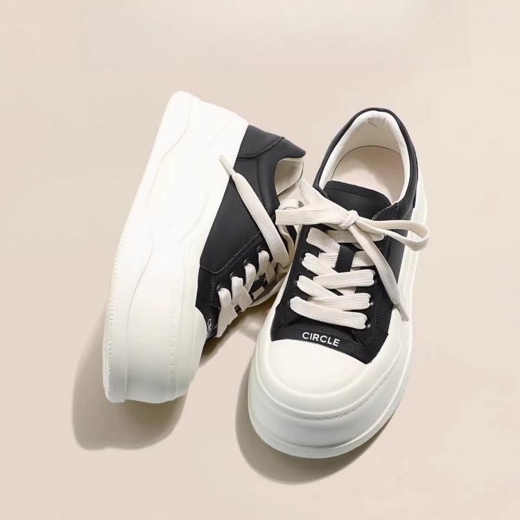 Korean retro style little white shoes 2025 spring new big head bread shoes gentle and versatile sports and leisure board shoes