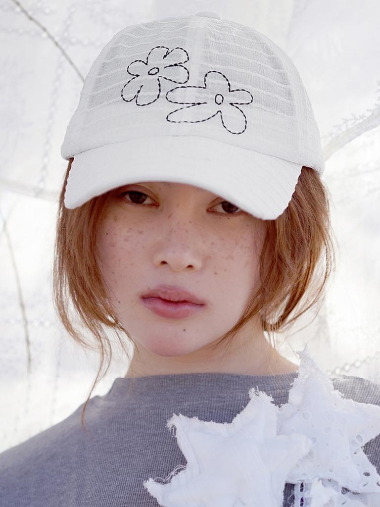 Poejidam Posy Cap In White