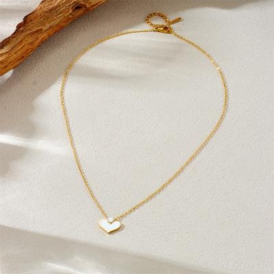 18K Goldplattierte Weiße Muschel Herz Anhänger Halskette, Zarte CZ Liebes Charm Halskette für Damen, Minimalistischer Schmuck