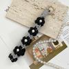 Bohemian Hand-Woven Flower Wrist Lanyard Phone Wristband Daisy Flower -Lost Phone Rope Bag Pendant for Friend Gift Bag Charm