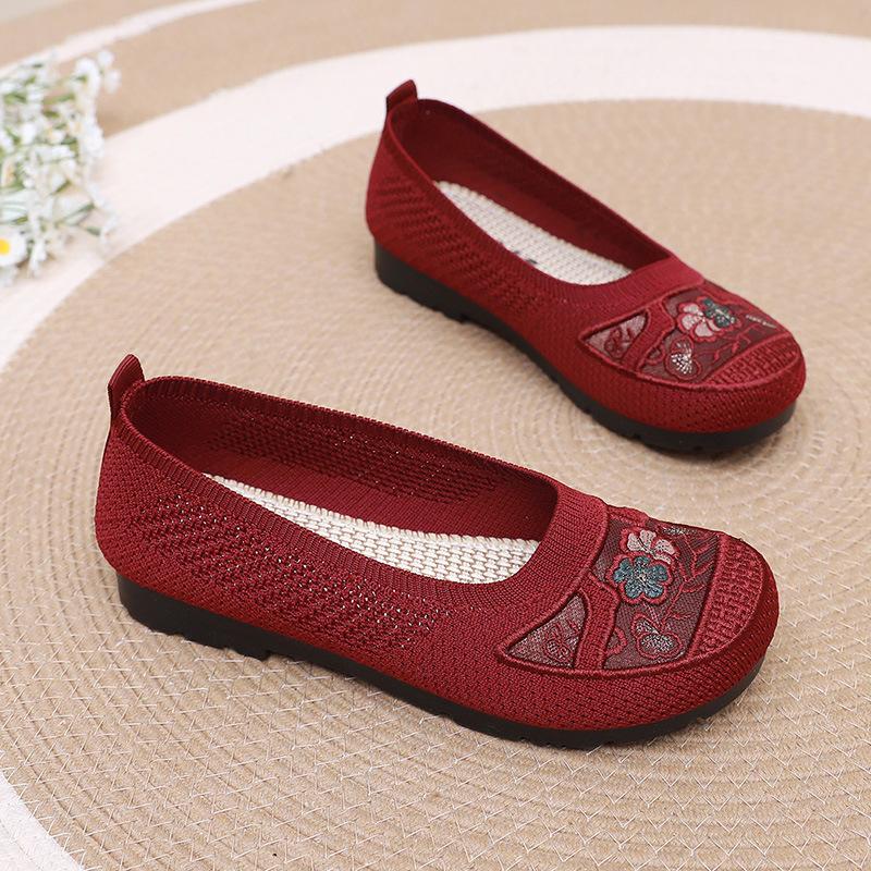 Neue atmungsaktive Damen-Einzelschuhe mit hohlem Mesh für den Sommer, bestickte flache Schuhe im chinesischen Stil für Mütter, leichte und bequeme Doudou-Schuhe