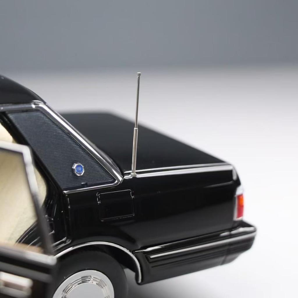 Freestyle XiaoGuang Model Scale Toyota Crown MS122 Black Finished Model 1/18 (Beige Interior) 8250612B-2