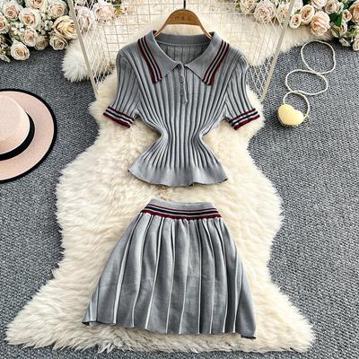 Set Due Pezzi Maglione Lavorato a Maglia Stile College Estivo da Donna Top Pullover con Colletto Polo e Minigonna Plissettata