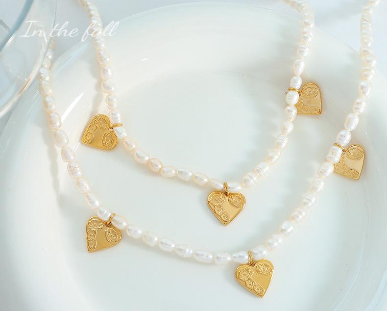 Retro Luxury Freshwater Pearl Necklace with Gold-Plated Titanium Steel Peach Heart Pendant