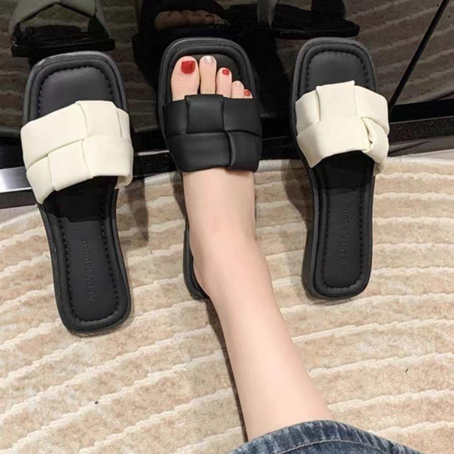 Beautiful cool slippers women's summer wear fashionable and versatile skirt 2025 new fairy style French flat beach shoes