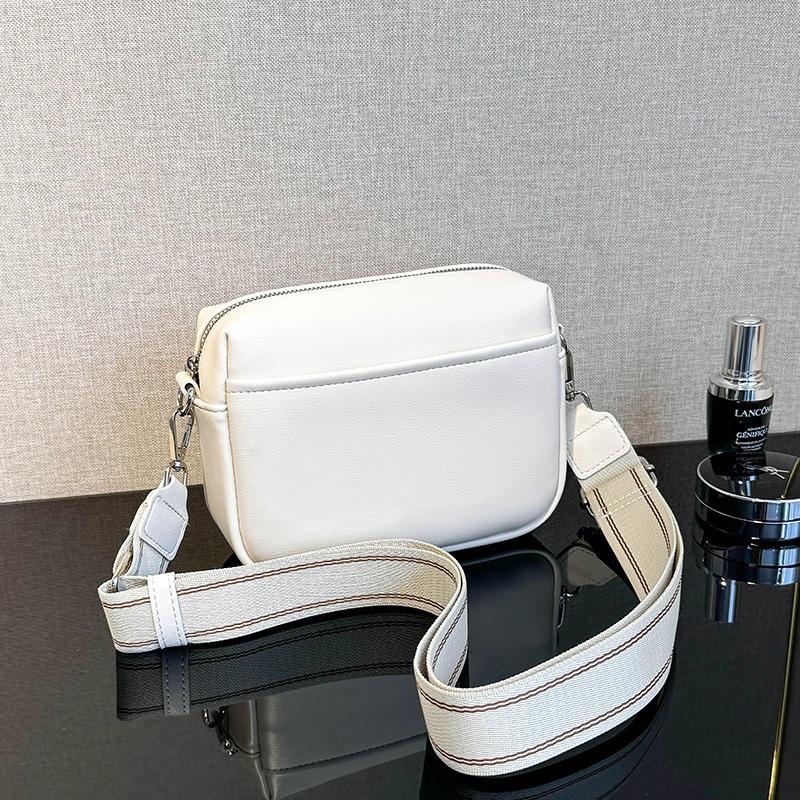 

Маленькая квадратная сумка через плечо для женщин бежевый