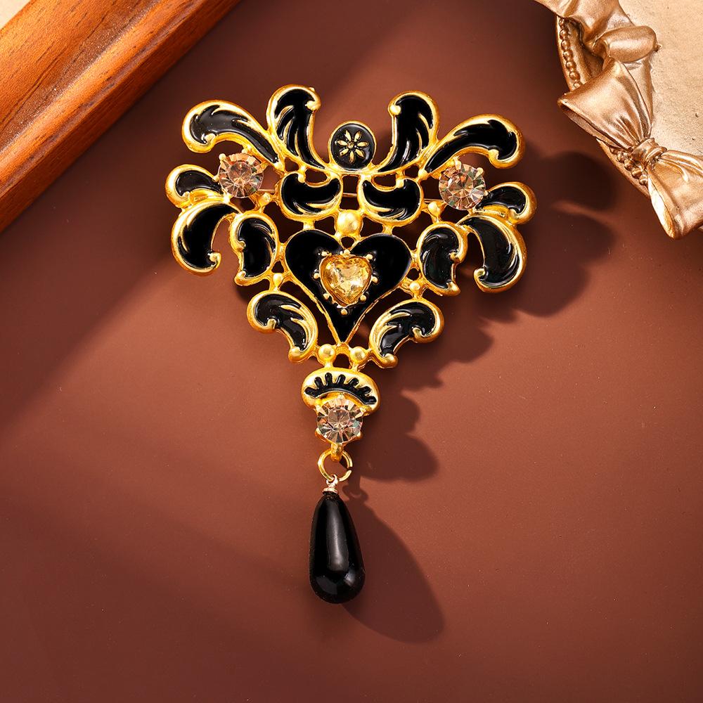 

Vintage court style brooch, luxurious, exquisite and high-end black love fringed pin accessories, women s corsage