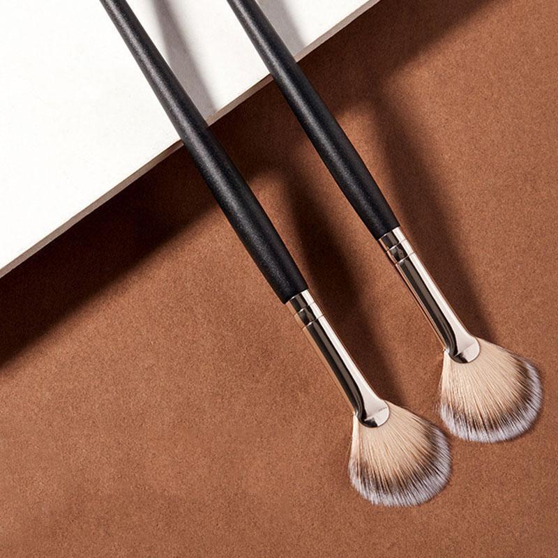 1Pc  Loose Powder Brush Makeup Brush Black Handle Face Powder Brush Beauty Makeup Tools