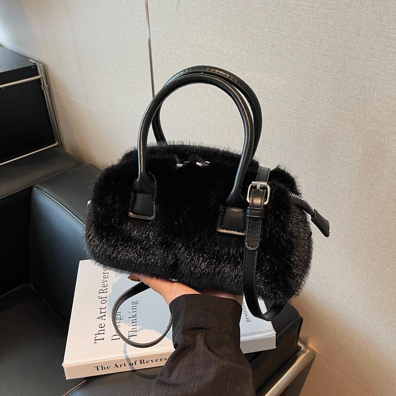 Plush bag women's new high-end fashion versatile messenger bag popular portable wool bag