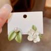 Fashion Asymmetrical Gardenia Pearl Stud Earrings for Women Girls New Design Green Flower Earrings Jewelry Accessories Gift 2023