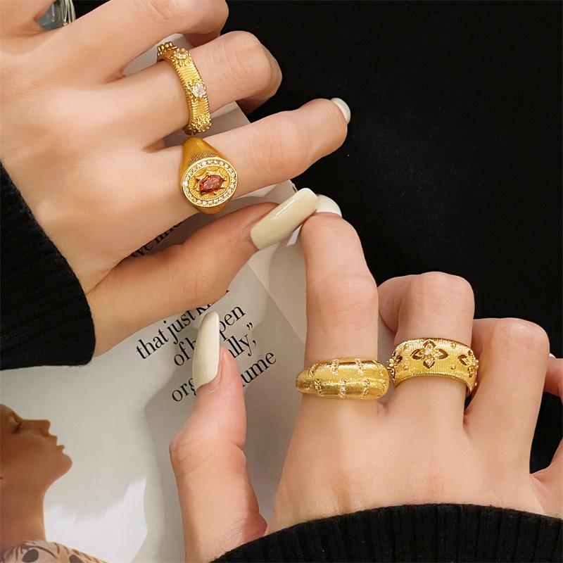 Mittelalterlicher Vintage Gebürsteter Retro Offener Ring, High-End Funkelnder Diamant Breite Version Nischen Design Leichter Luxus Ring