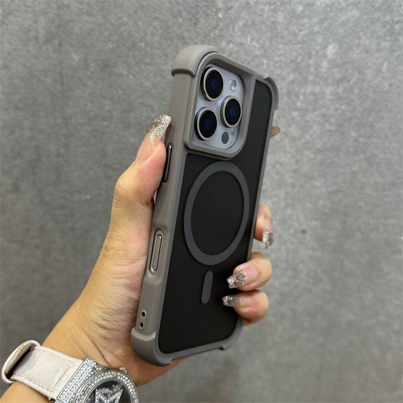 

Black Magnetic iPhone 15 Pro Max Case: Sleek Frosted Skin-Feel Design iPhone 11 Pro Max