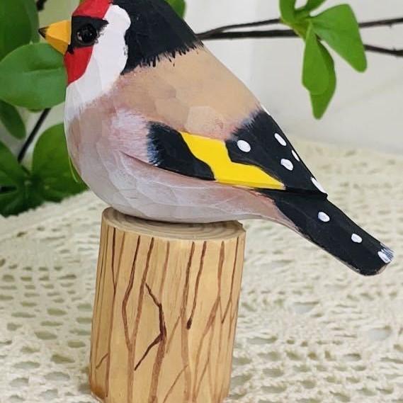 Wooden Craft Bird Figurine With Modern Minimalist Style For Living Room Decor Or Gift