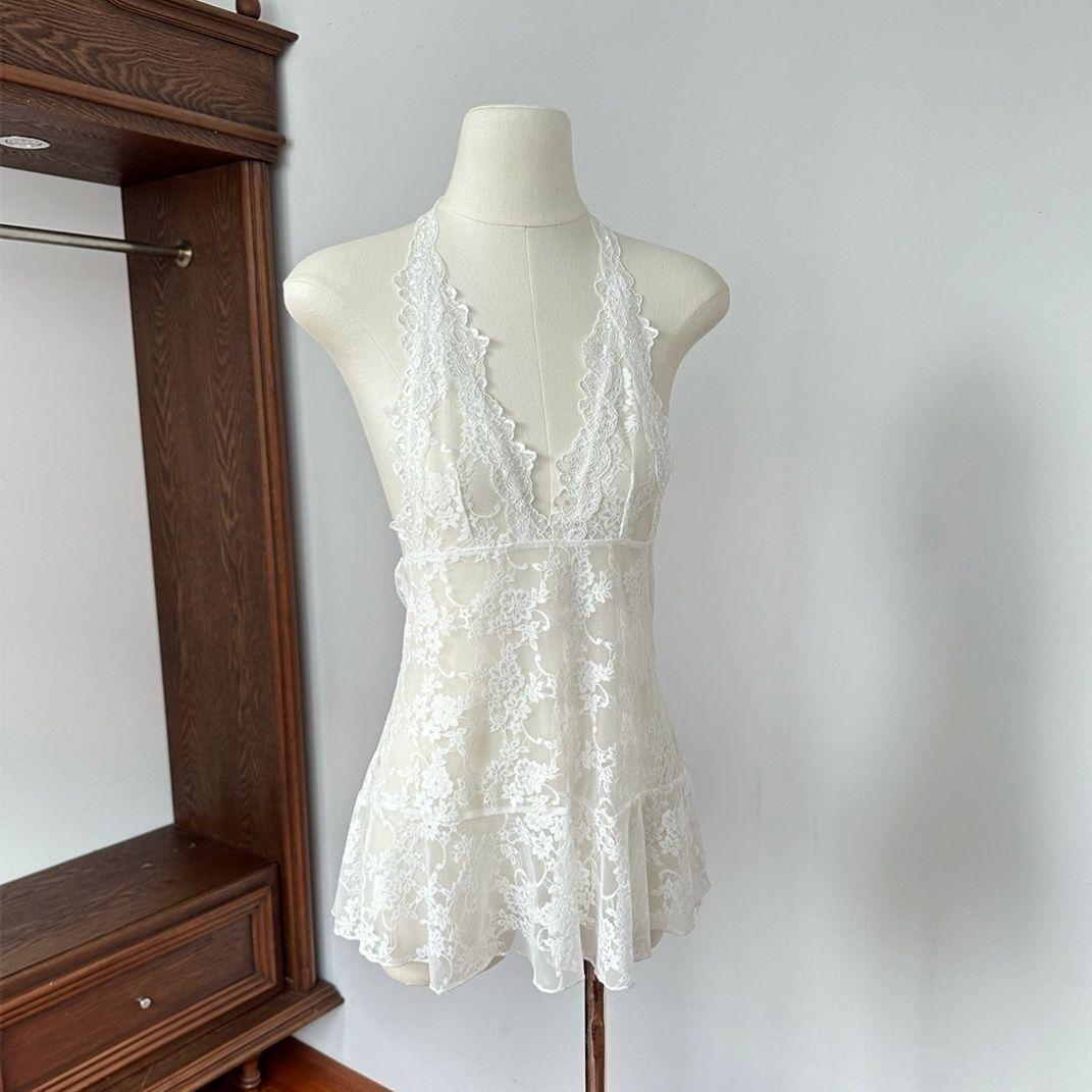 Versatile Lace-Up Halterneck Tie-Dye Tank Top with Retro Lace Splice S