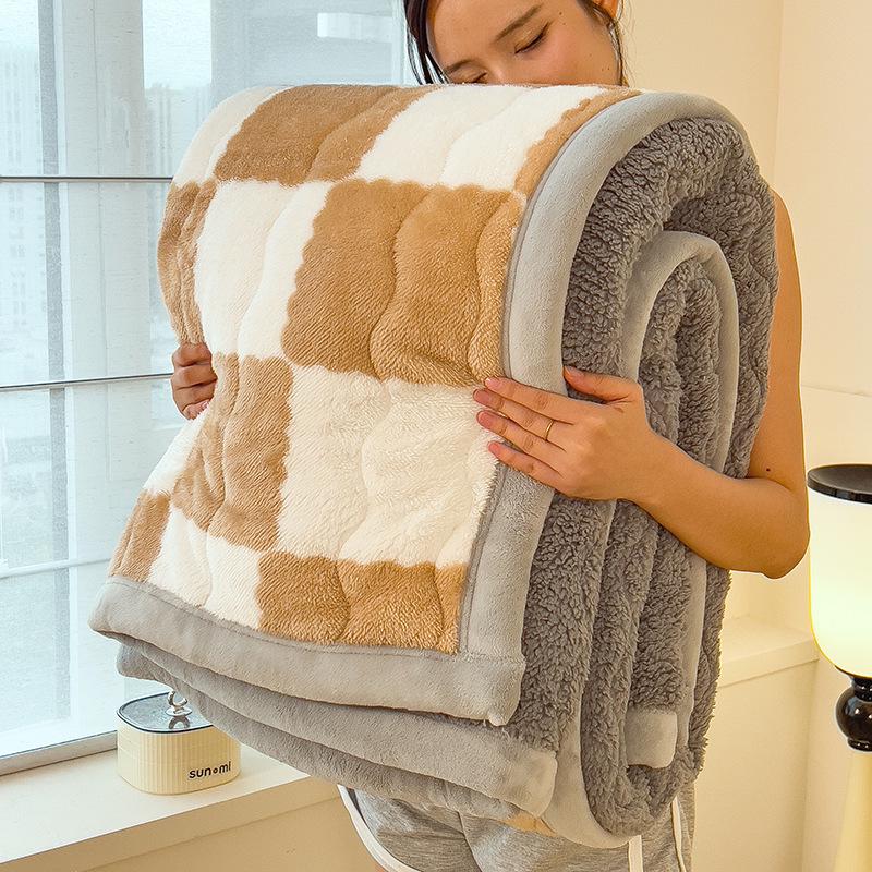Checkerboard Double-Sided Fleece Blanket for Car, Sofa, Camping – Autumn/Winter Thickened