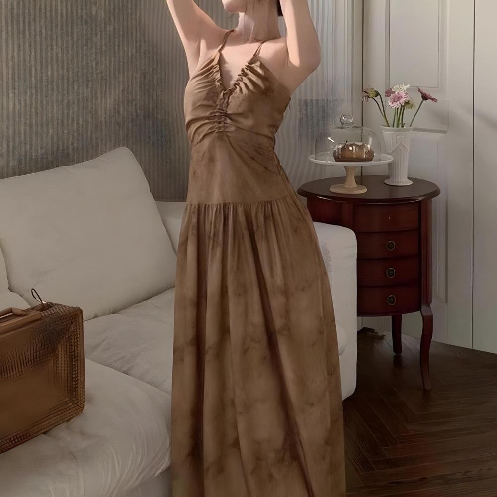 Neck V-neck dress, sexy A-shaped skirt, women's summer retro new waist and thin vacation fashion suspender skirt