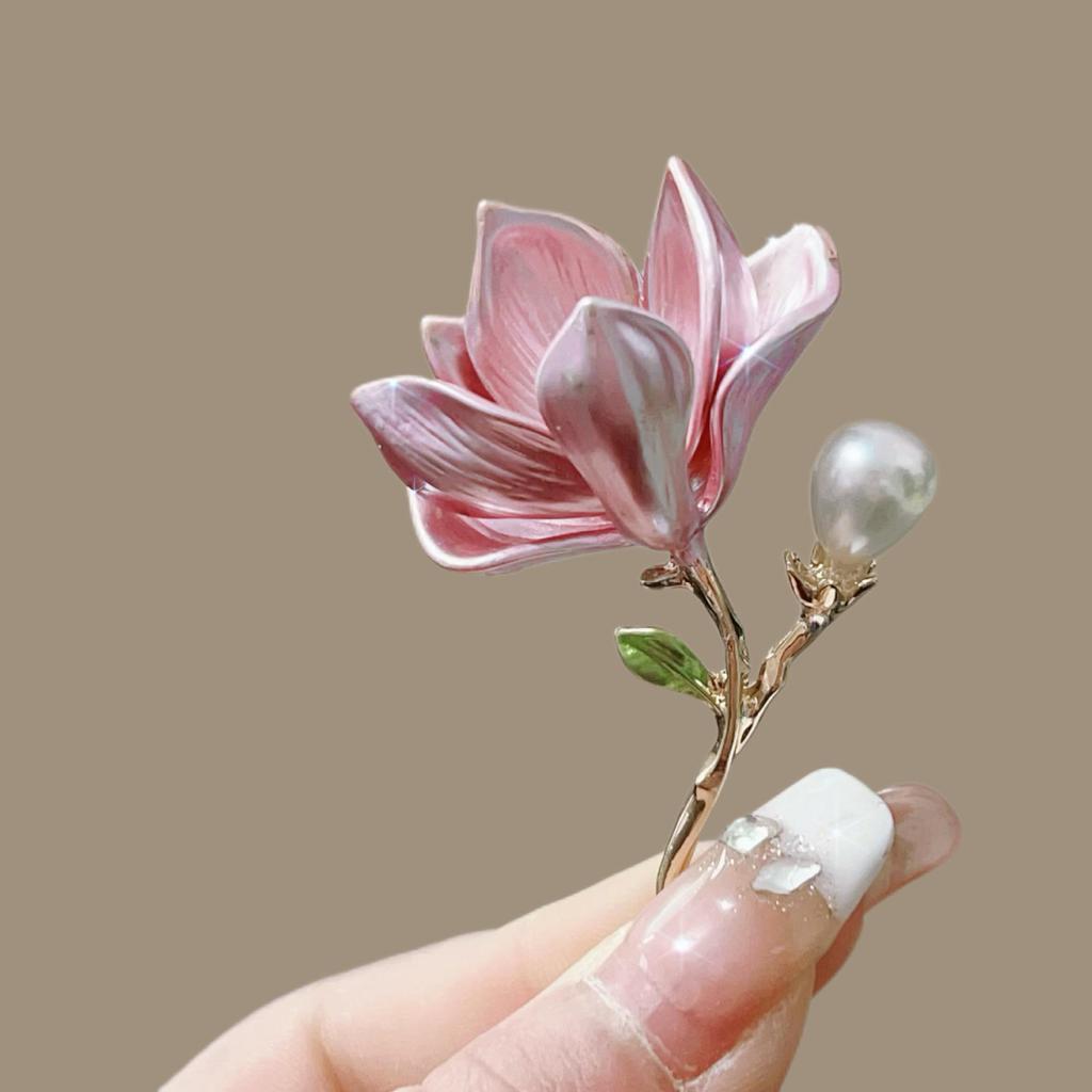 Magnolia Brooch: High-End Light Pink Luxury Lapel Pin - Women's Quality Waist-Defining Jewelry Accessory