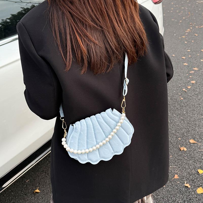 Süße Einfache Klappschalen-Umhängetaschen für Damen Tragbare Damen-Crossbody-Tasche Einfarbige Damen-Perlenketten-Handtaschen Geldbörse
