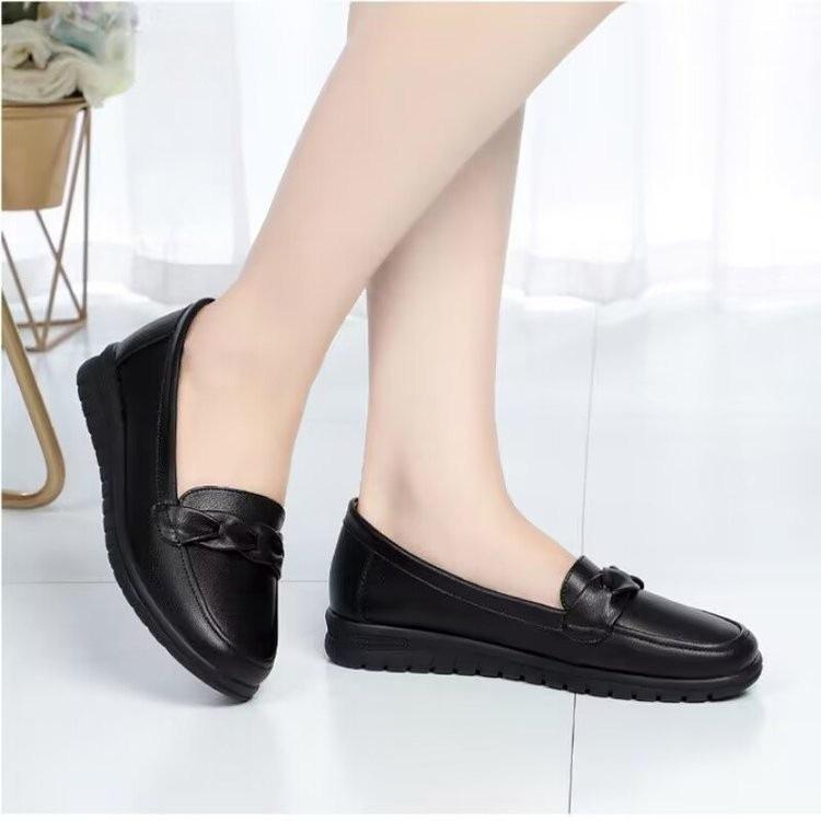 Casual and comfortable flat-bottomed large-size mother shoes 2025 autumn new leather single shoes soft leather non-slip middle-aged and elderly l