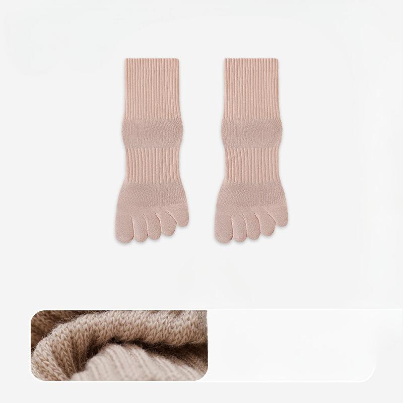 Female Autumn Leisure Bacteriostatic Deodorizing Sports Boneless Middle Barrel Five Finger Socks