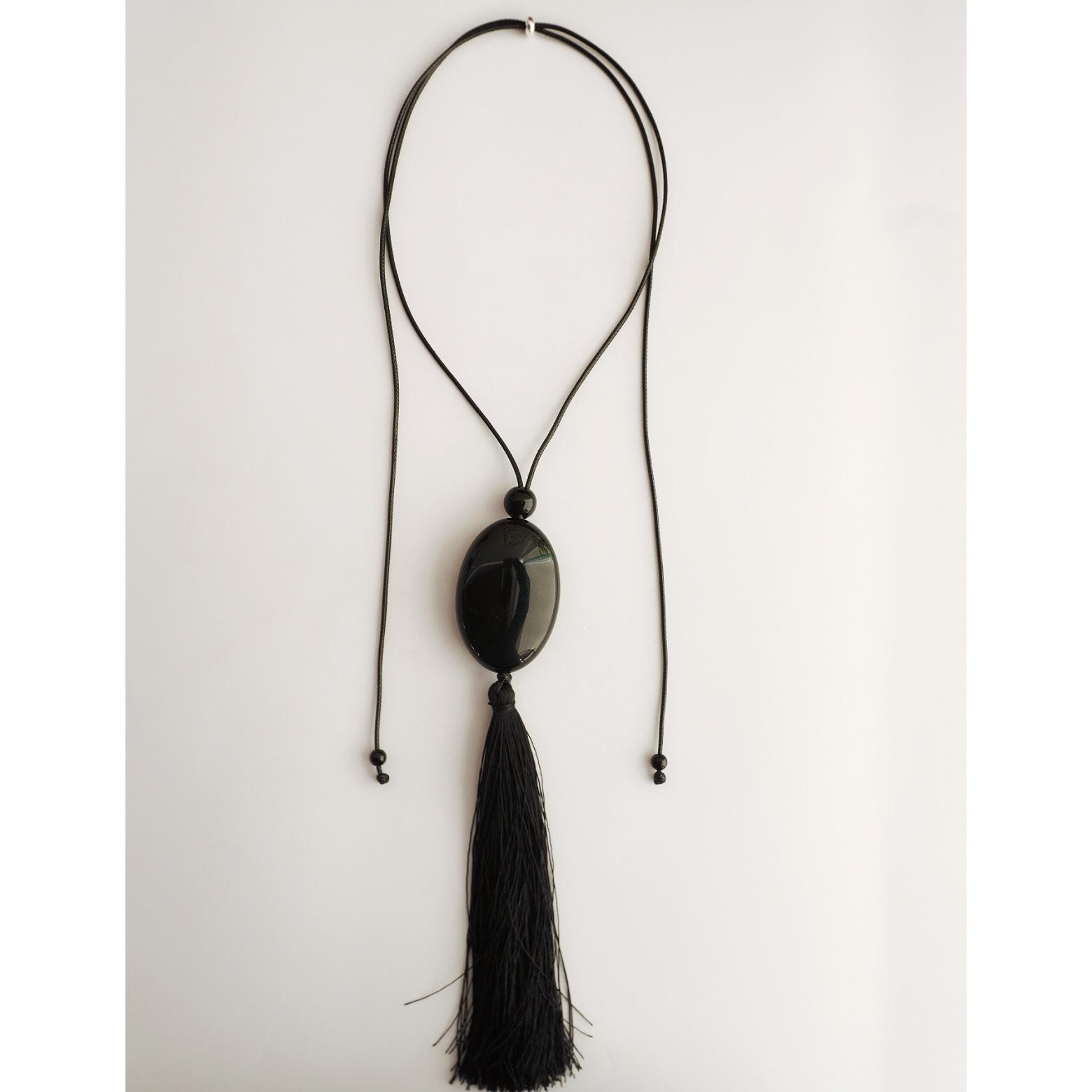26 New Oval Tassel Pendant Necklace: Simple, Elegant Retro Design for Women