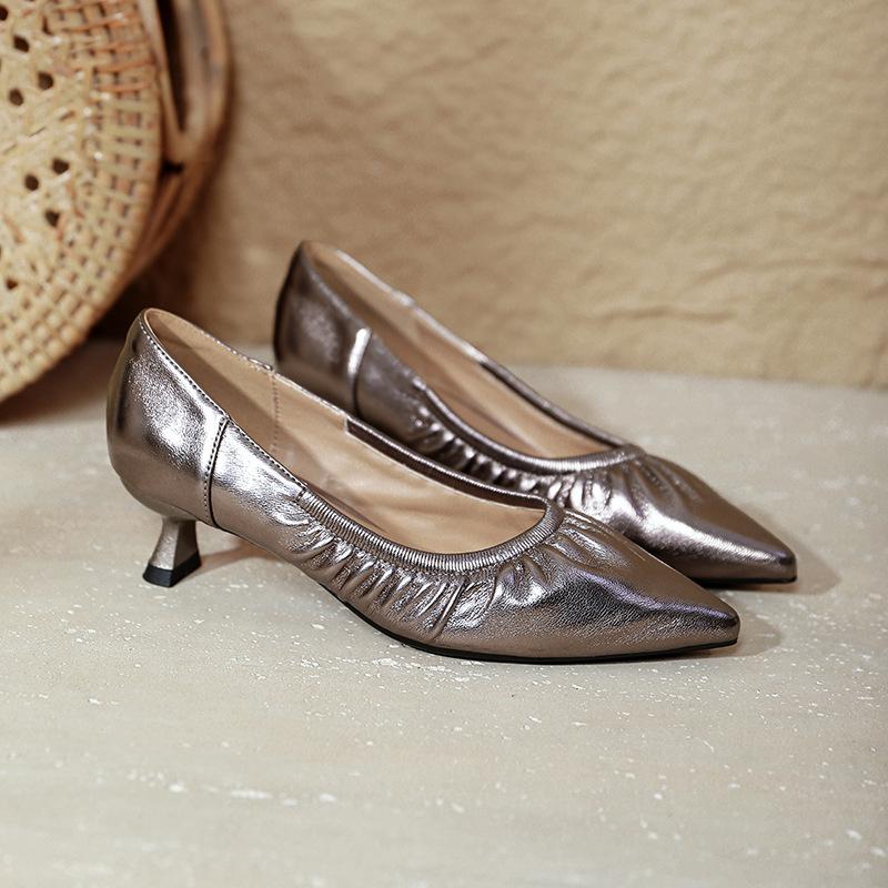 Fine heel silver single shoes soft leather pleated commuter work shoes pointed high heels 2025 new spring and autumn women's shoes middle heel
