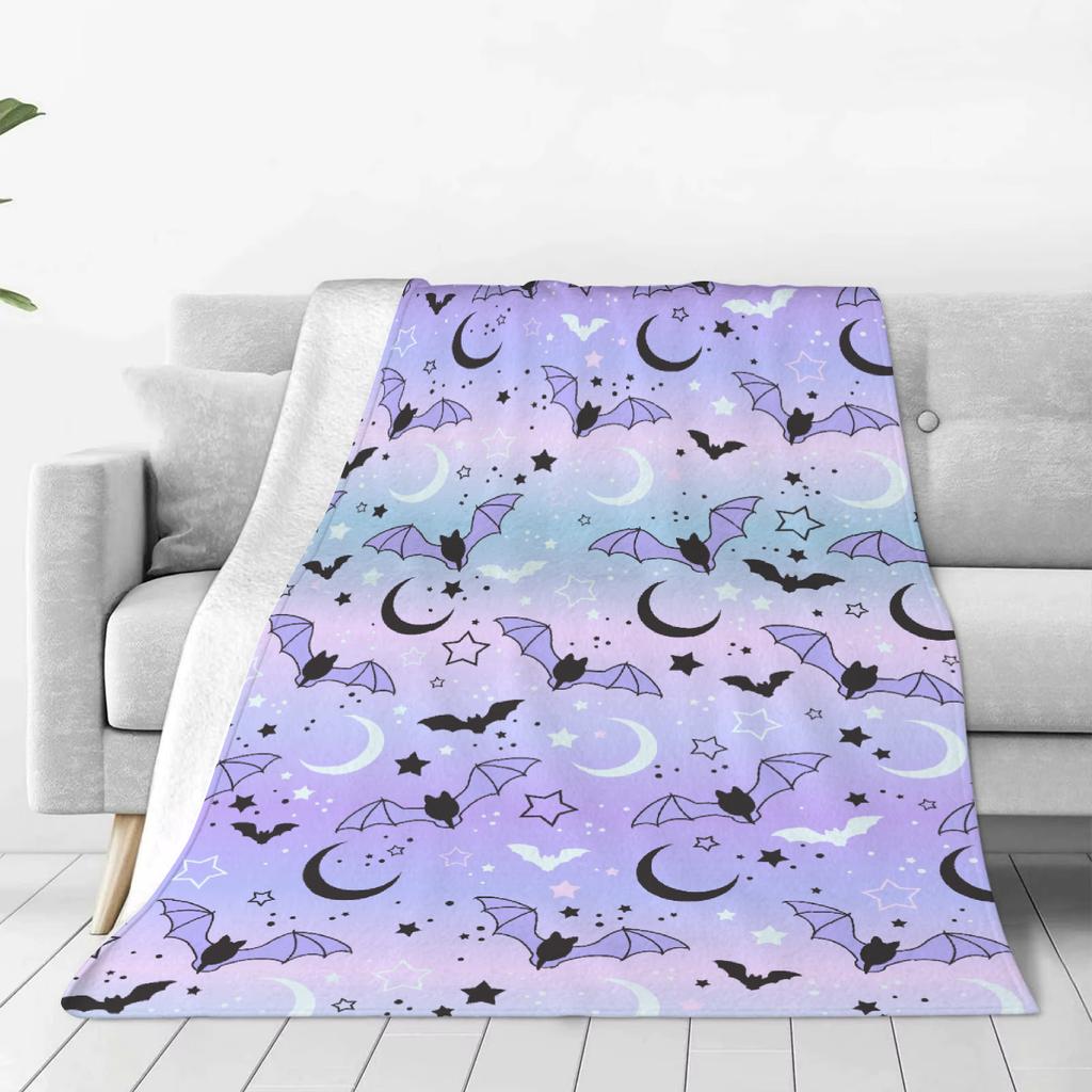 1 szt. Koc Happy Halloween Fioletowe Niebo Nietoperze Księżyc Nadruk 3D Koc Flanelowy do Dekoracji Domu Pokoju Dziennego Prezent na Imprezę Halloweenową