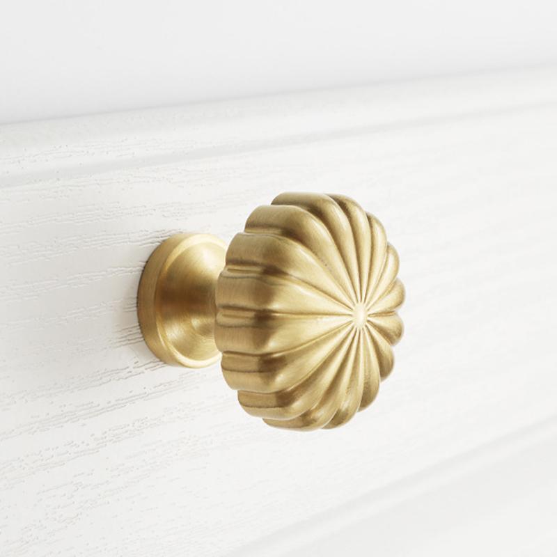

Golden Pumpkin Shape Brass Handle Cabinet Pull Knob Nordic Furniture Decor with 25mm Screw,Size L Type A