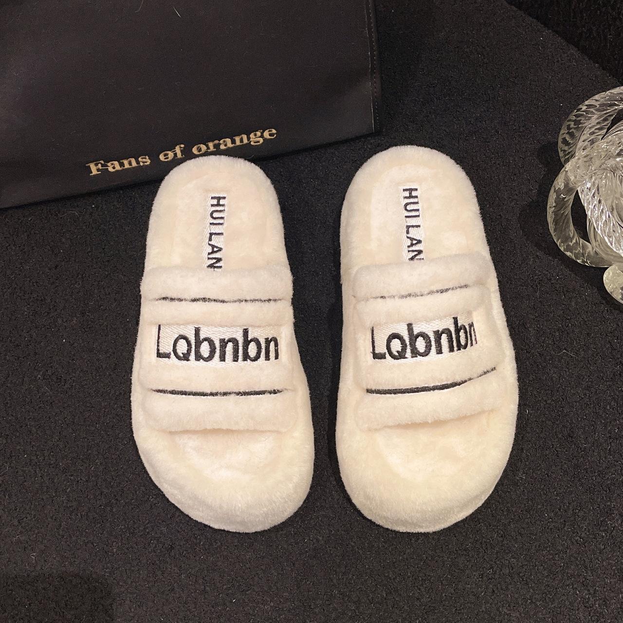 

Европейские товары увеличивают высоту пушистых тапочек на толстой подошве для женщин для ношения 2025 новый осенне-зимний популярный домашний термохлопковый слип 40 бежевый