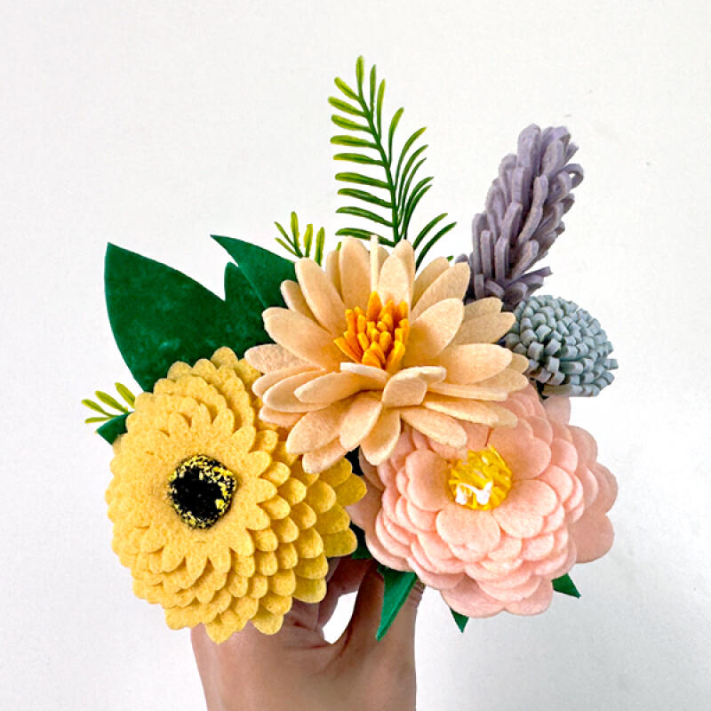 Making a Felt Nonwoven Bouquet (S)