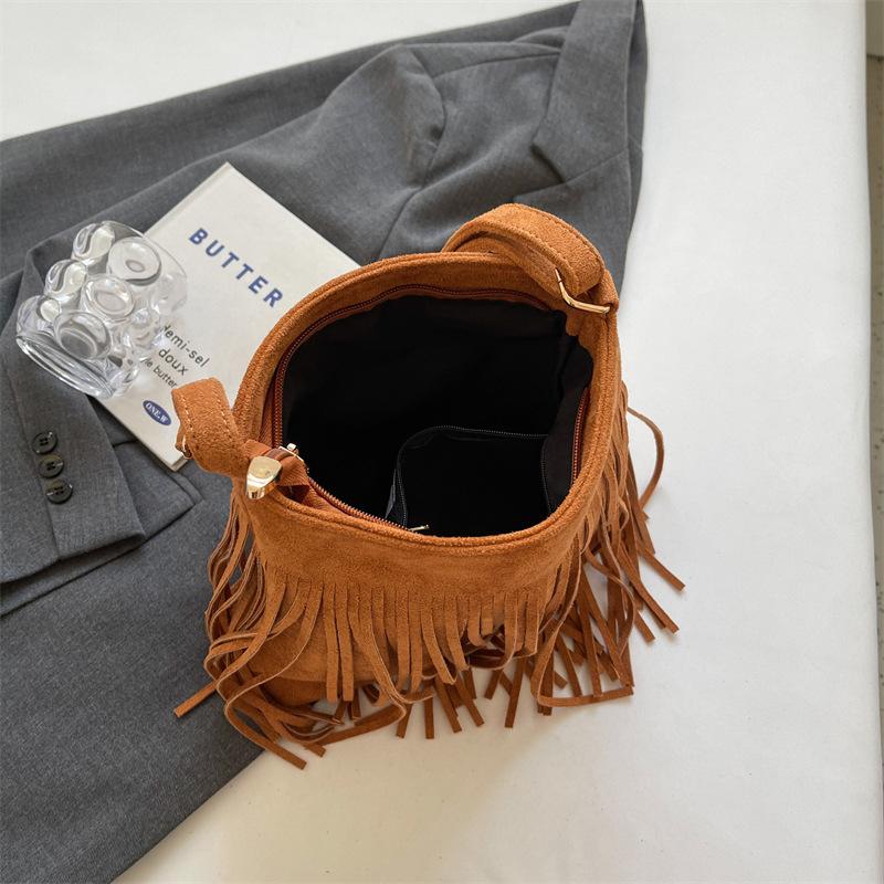 Geantă cu ciucuri de damă