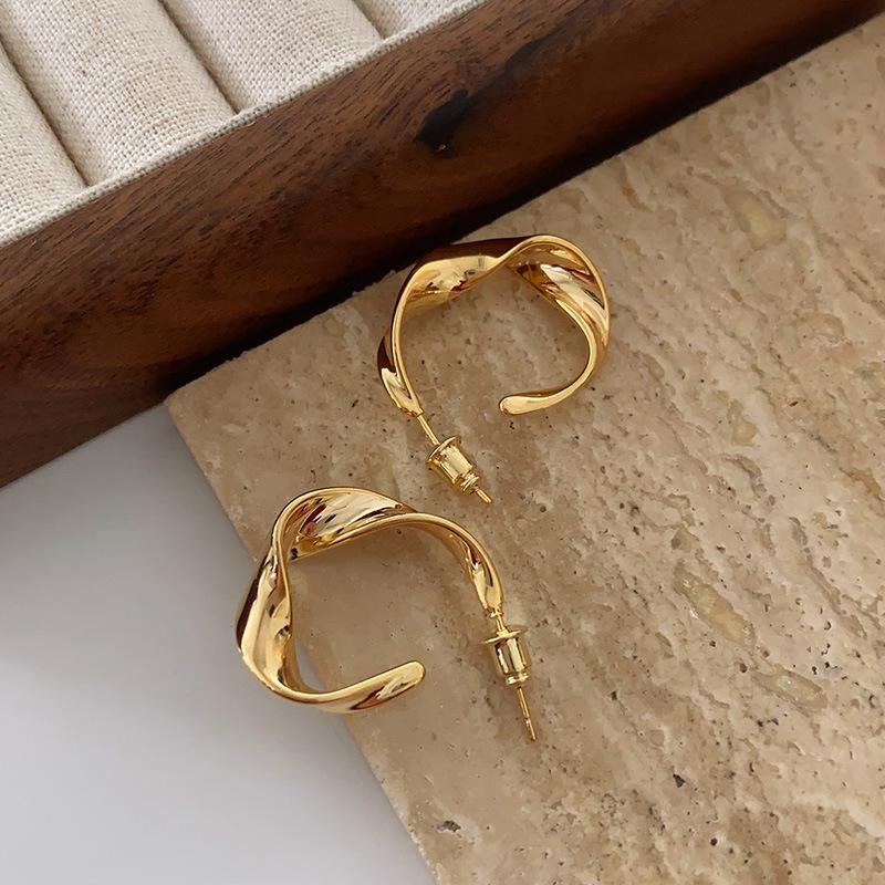 

Серьги-гвоздики в форме буквы С, перекрученные, нишевые, уникальные, дизайнерские, серьги с буквами Sense, универсальные, высокочувствительные, холодные