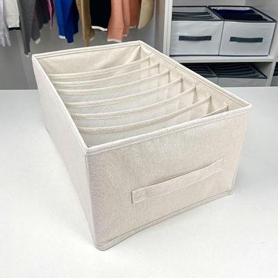 Geteilte Aufbewahrungsbox für Kleidung