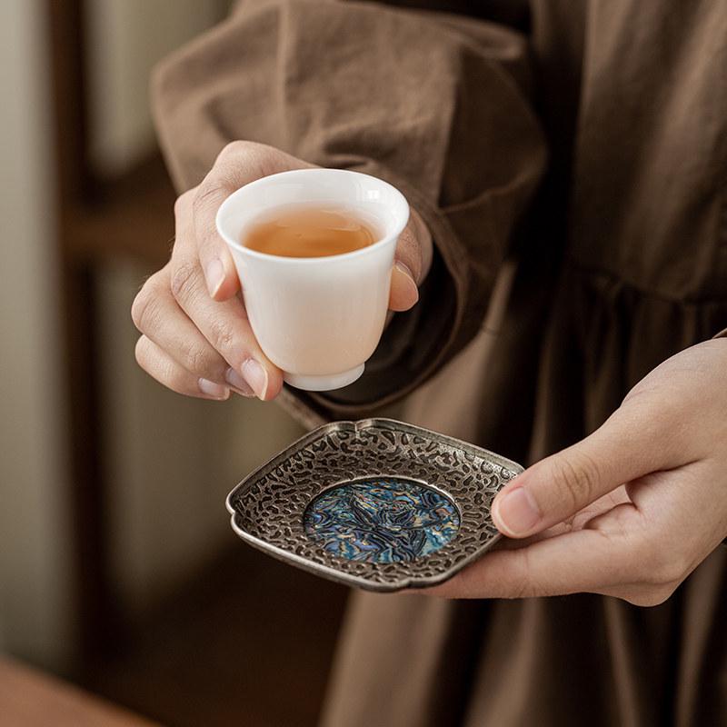 Retro Mother-of-Pearl Coaster Tea Set: Chinese Tea Knife, Anti-Scald Tea Cup Holder, Tea Ceremony Accessories.