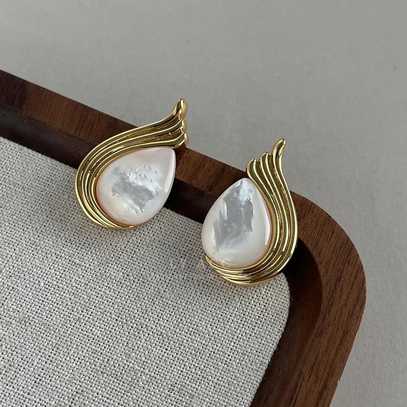 Simple retro oval natural fritillary stud earrings Korean intellectual versatile atmosphere earrings premium daily exquisite earrings