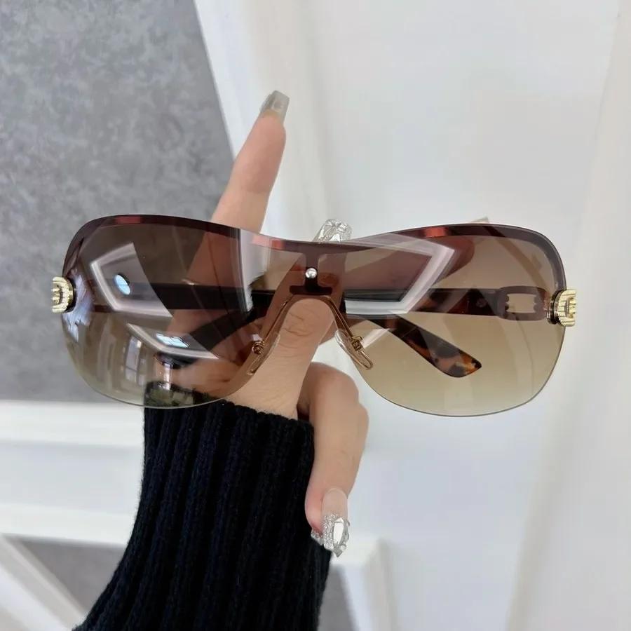 

Personality Square Sunglasses Women Men Gradient Sun Glasses Female Male Designer Brand Classic Travel Outdoor Oculos De Sol Other
