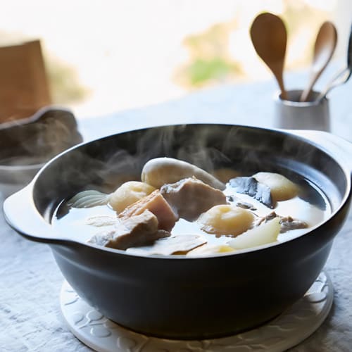 TAMAKI Thermatec Ultra-Lightweight Single-Serving Direct-Stove Shallow Pot, Size 9, White, 32x27x15.5cm (H), Easy-to-Use, Lightweight Ceramic, 2250ml,