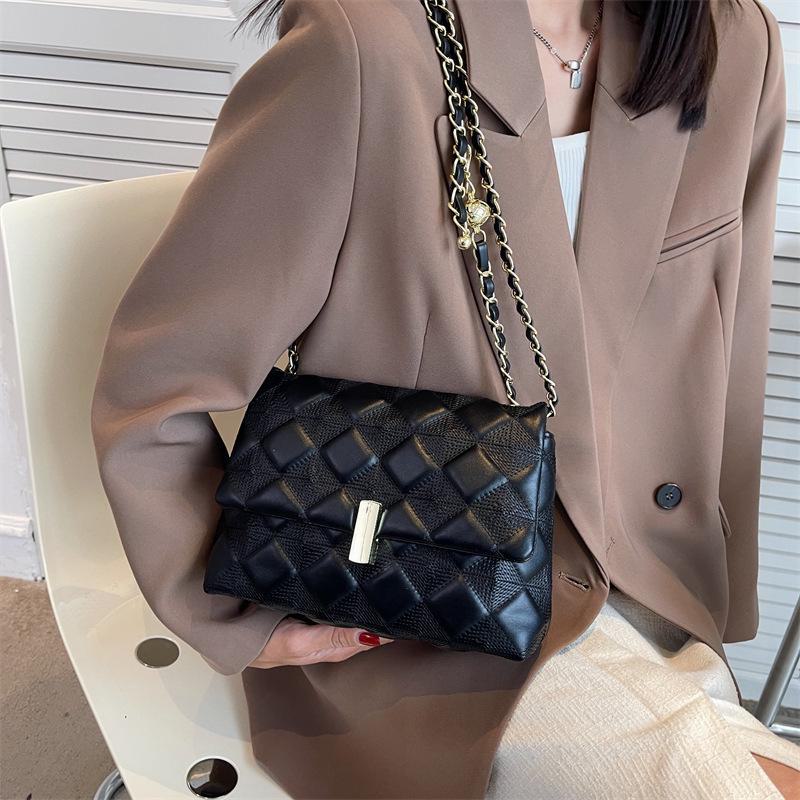 2024 Модная сумка на цепочке с золотыми шариками и бриллиантами - универсальная женская сумка на плечо и через плечо 23918 чёрный 1888₽