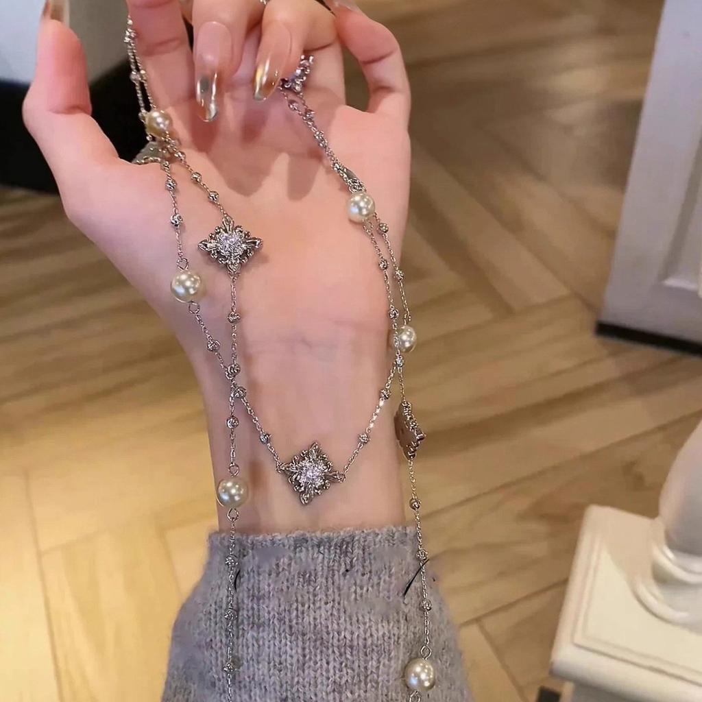 Diamond Diamond Flower Pearl Necklace Retro Exquisite Elegant Temperament Versatile Sweater Chain Neck Chain