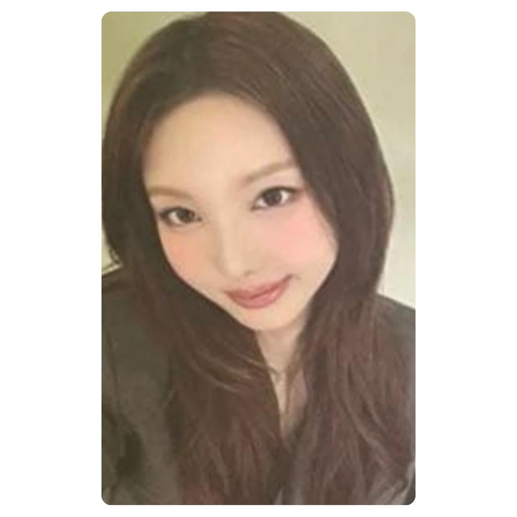 TWICE CARD FOTO SEZONUL SALUTĂRILOR 2026 OFICIAL JYP Fani