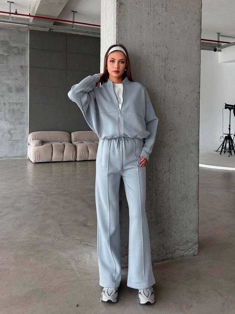 Women's Spring & Autumn Sweater Set: Trendy Zipper Cardigan & Trousers for Casual Fashion.