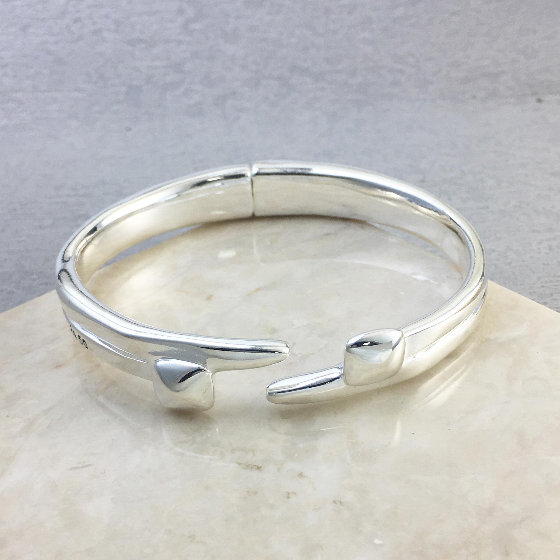 UNOde50 Spain Nail Bracelet with Gift Bag - Trendy European  American Jewelry 19 cm