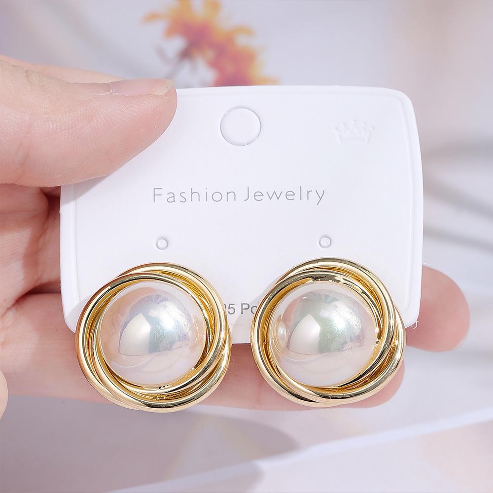 

Элегантные французские ретро жемчужные каффы: Универсальные серьги-пусеты в стиле Гонконга класса люкс для женщин.