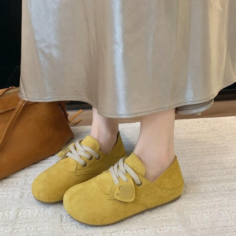 Fashion and comfortable women's autumn new models with one pedal, lazy shoes and two skirts.