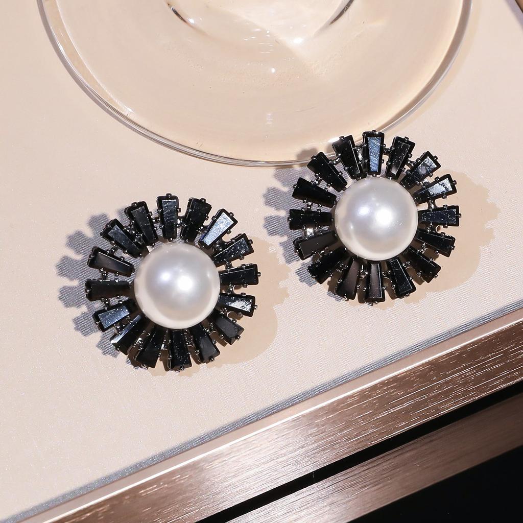 Korean simple and versatile geometric oval full diamond pearl earrings women's temperament shiny crystal stud earrings ear jewelry