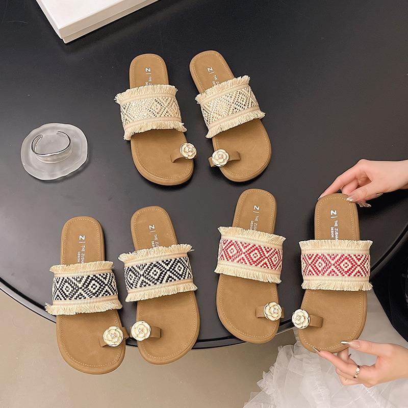 Cool slippers women's summer wear new high-end style with skirt beach sandals going out flat slippers