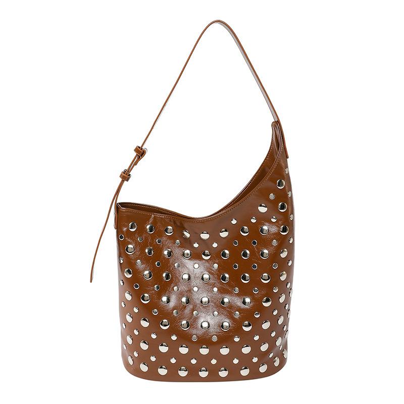 Women's Bag 2025 New Korean Version Fashion Rivet Shoulder Bag Large Capacity Casual Versatile Hand Carrying Bucket Bag Tide