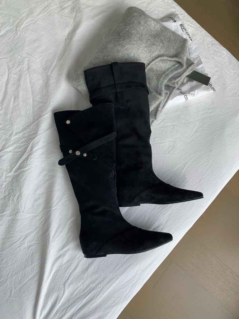 2025 autumn and winter new pointed thick heel short heel temperament thin French fashion sexy beauty female Internet celebrity boots