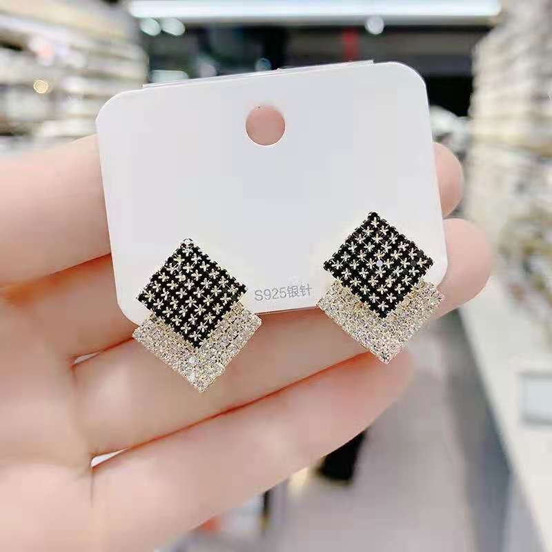 Fashion Geometric Bow Flower Pearl Earrings Women'S Premium Versatile Small Fragrant Wind Earrings