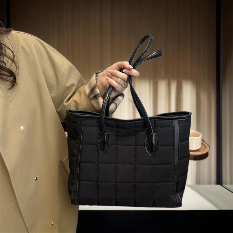 Large Capacity Tote Bag Autumn Winter Fashion Commuter Bag for Ladies Work Shopping Weekend Trip Accessory